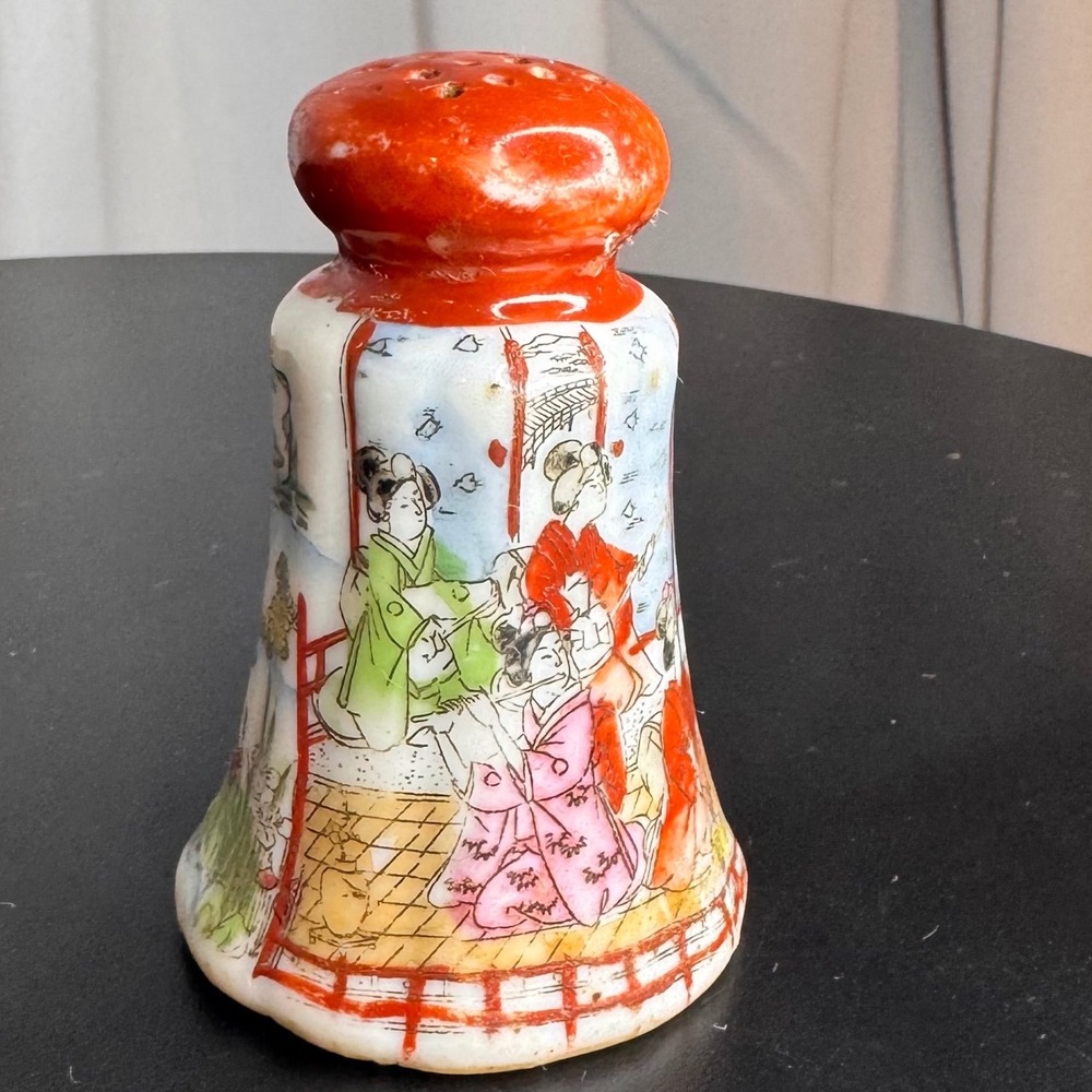 Vintage Asian Geisha Girl Porcelain Salt Shaker Floral‎ Design Collectible